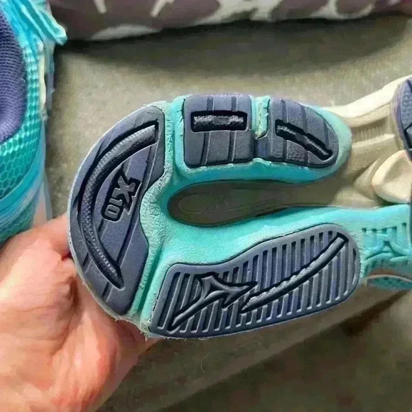 Minzuno E8 teal shoes size 9.5 womens - Picture 10 of 11